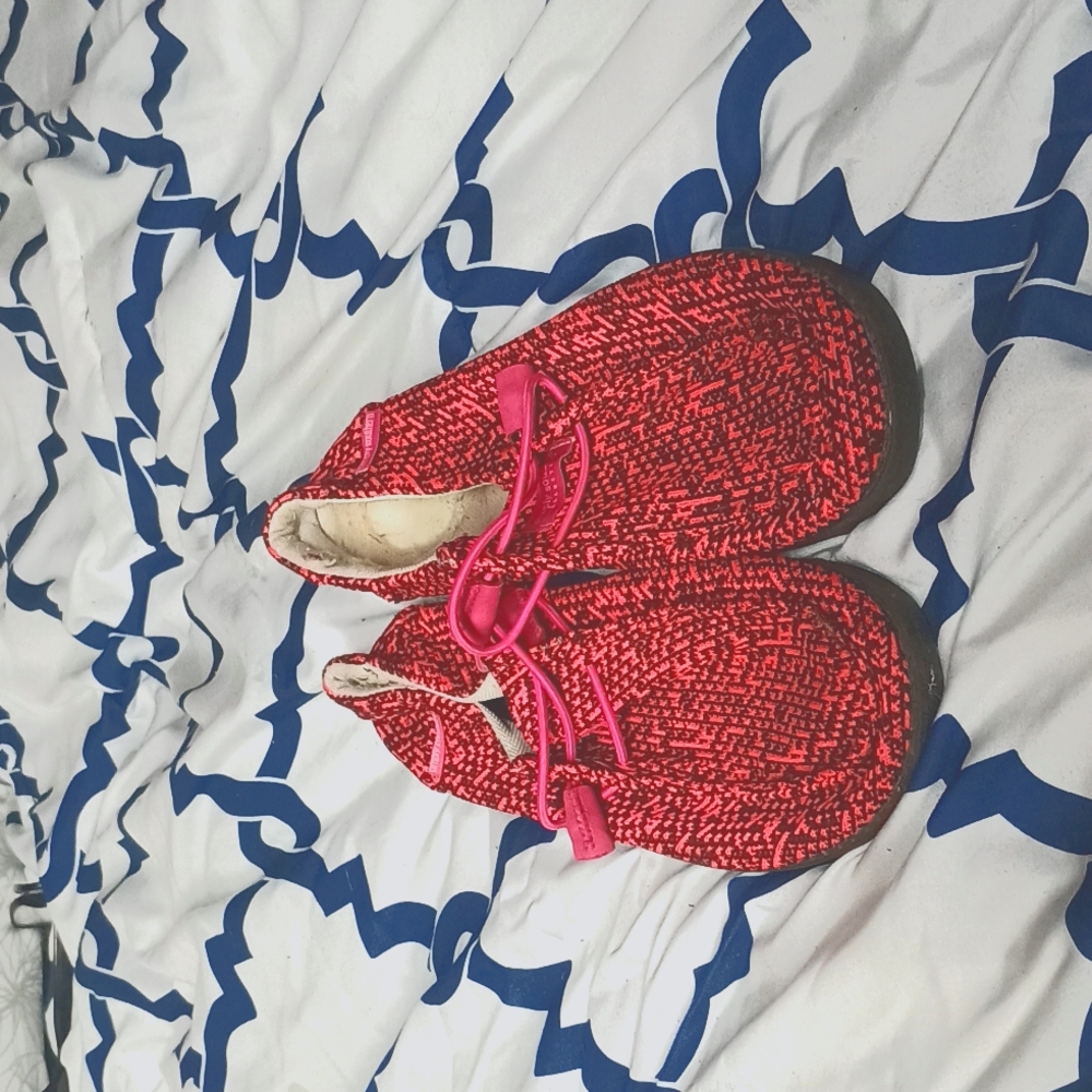 Women's size simply Southern red and black